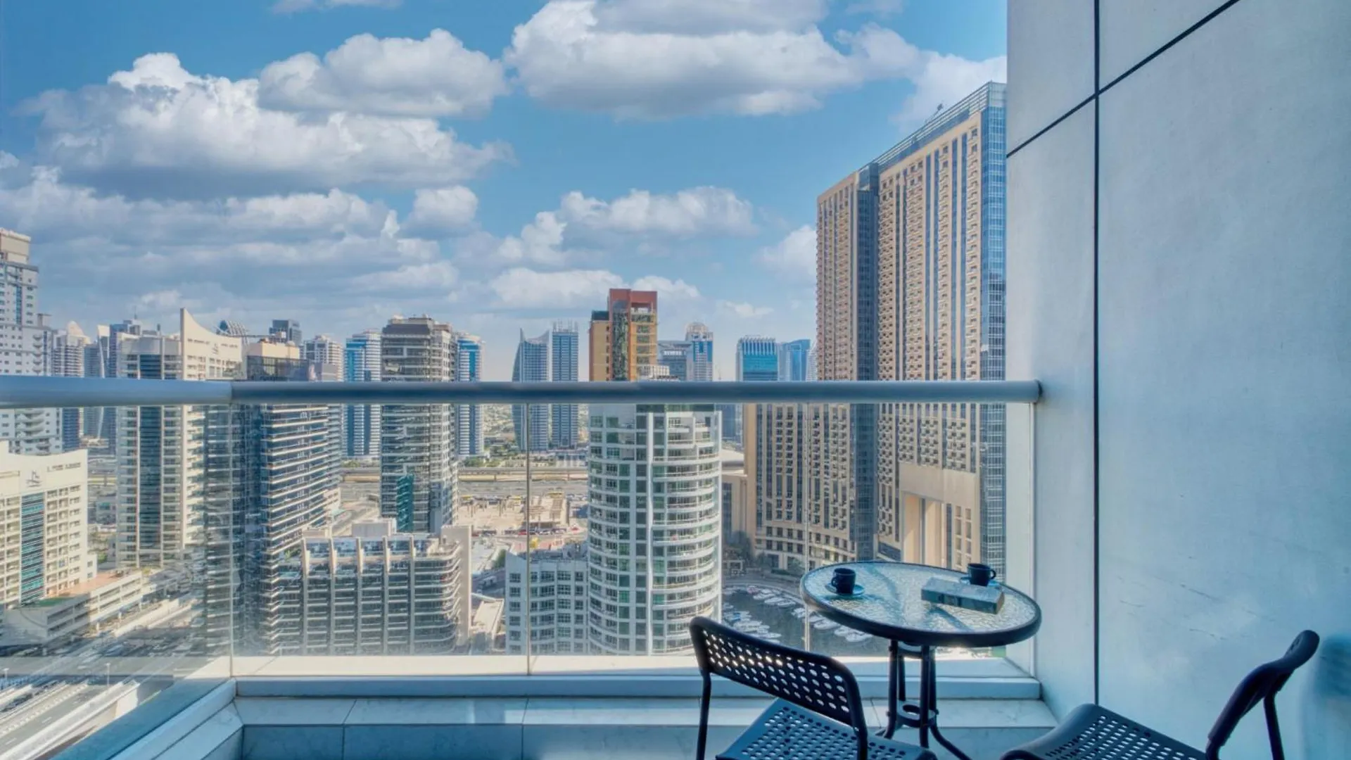 Chic Waterfront Living - Marina View Apartment Dubai United Arab Emirates